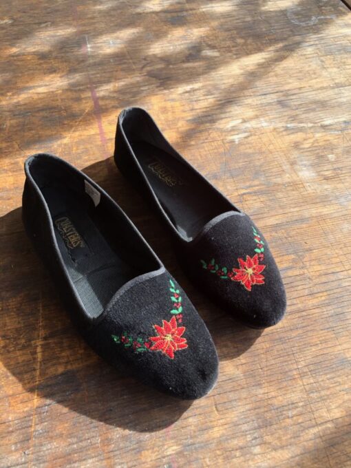 Vintage Christmas Poinsettia Velvet Loafers – 7 – Hotbox Vintage
