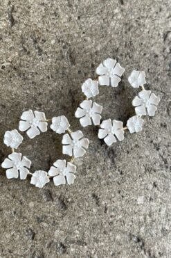 Vintage Fairy Ring White Flowers Post Earrings