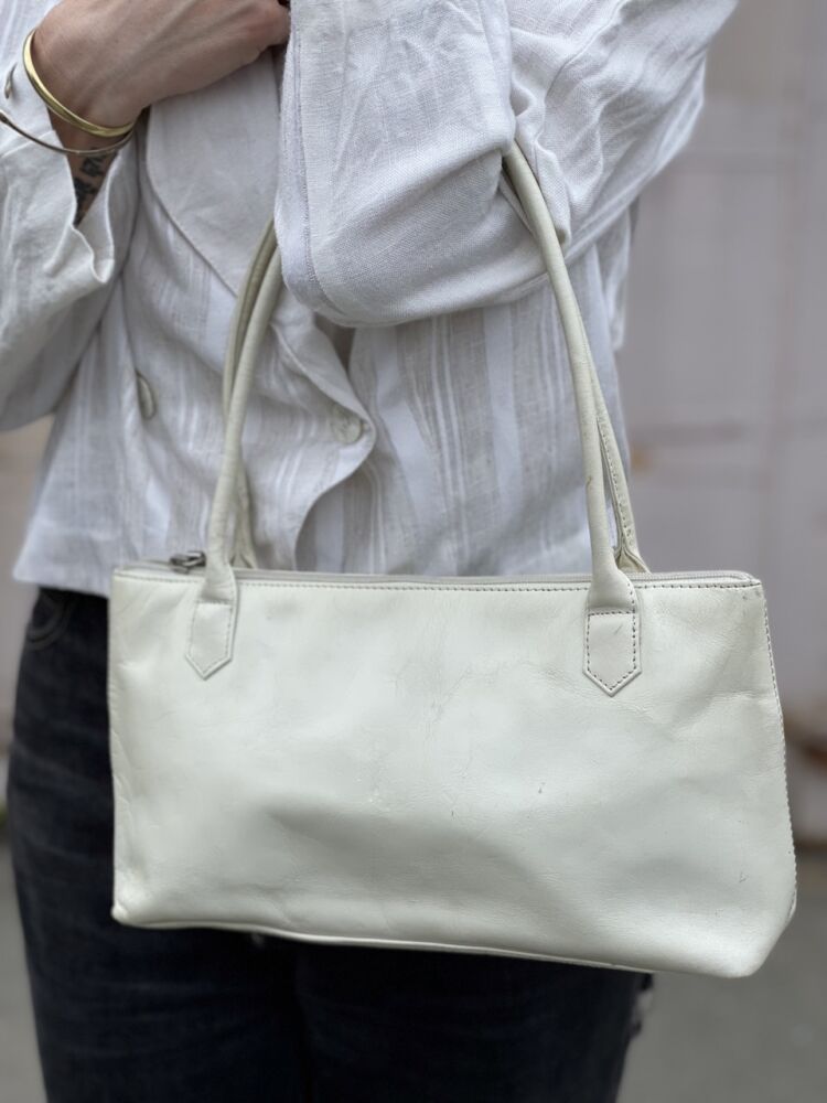 Vintage Y2K Hobo white leather Shoulder bag → Hotbox Vintage