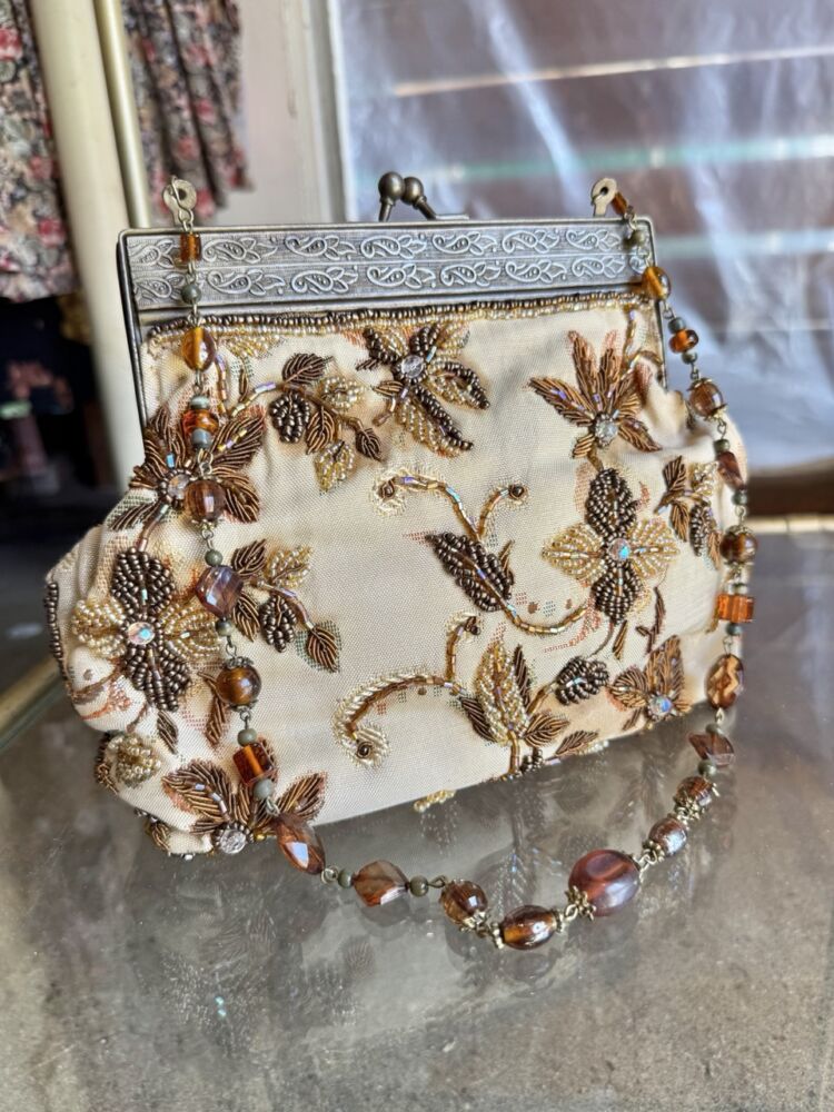 Hotbox-Vintage-South-Pasadena-California-Vintage-2000s-Beaded-Clutch-Enjoy-the-Elegance_6097 Large → Hotbox Vintage 6097