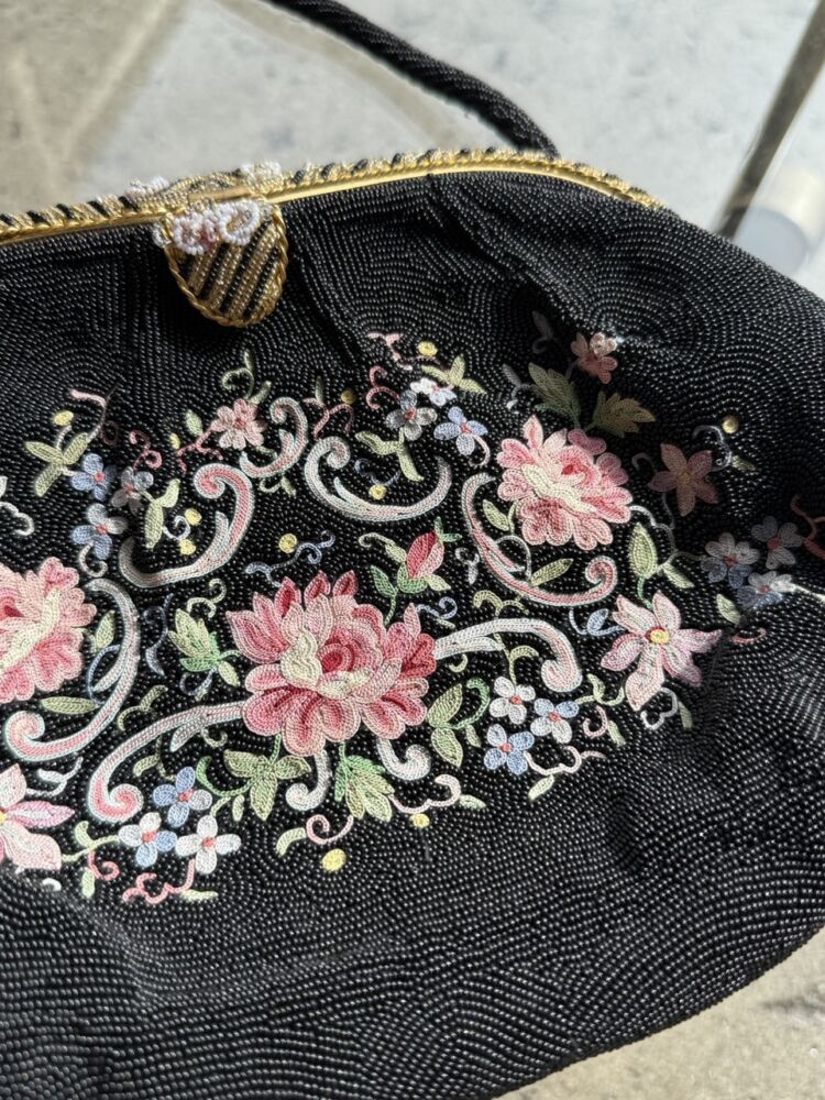 Hotbox-Vintage-South-Pasadena-California-Vintage-Beaded-Delill-Floral-Handbag_6150 Large → Hotbox Vintage