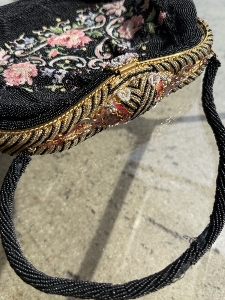 Hotbox-Vintage-South-Pasadena-California-Vintage-Beaded-Delill-Floral-Handbag_6152 Large → Hotbox Vintage