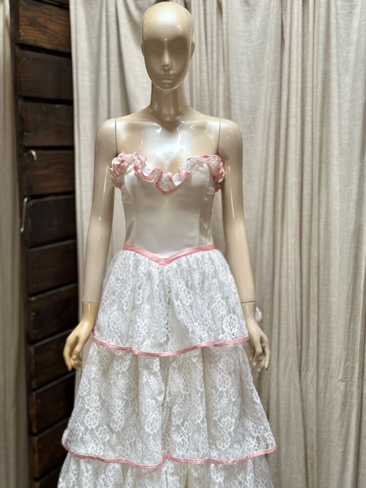 Hotbox-Vintage-South-Pasadena-California-Vintage-Gunne-Sax-Strapless-Lace-Full-Skirt-Dress_6037 Large → Hotbox Vintage