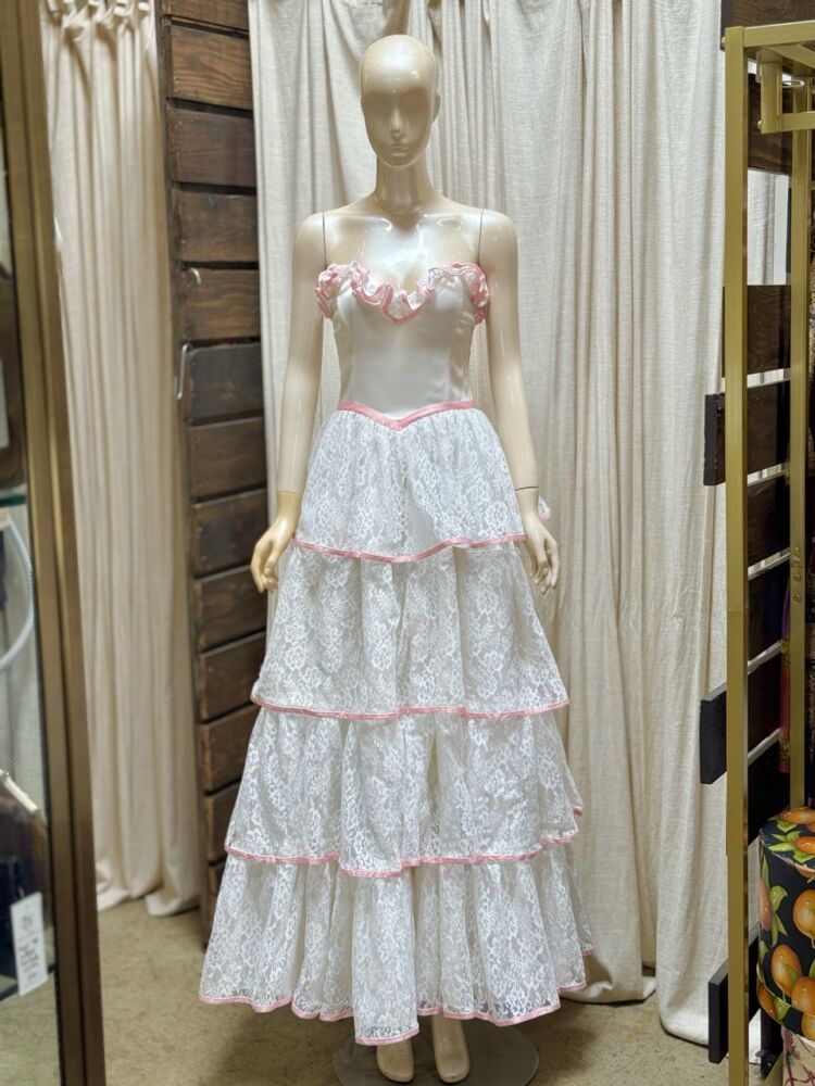 Hotbox-Vintage-South-Pasadena-California-Vintage-Gunne-Sax-Strapless-Lace-Full-Skirt-Dress_6045 Large → Hotbox Vintage