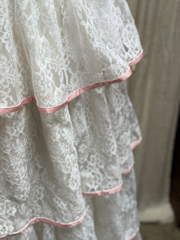 Hotbox-Vintage-South-Pasadena-California-Vintage-Gunne-Sax-Strapless-Lace-Full-Skirt-Dress_6056 Large → Hotbox Vintage