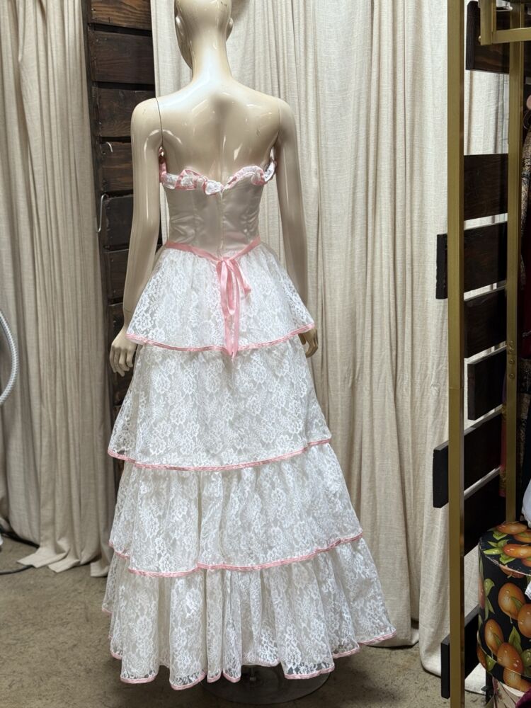 Hotbox-Vintage-South-Pasadena-California-Vintage-Gunne-Sax-Strapless-Lace-Full-Skirt-Dress_6059 Large → Hotbox Vintage