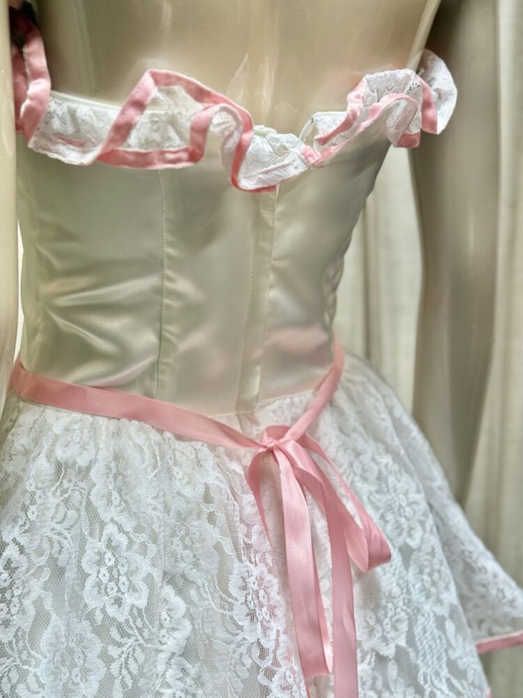 Hotbox-Vintage-South-Pasadena-California-Vintage-Gunne-Sax-Strapless-Lace-Full-Skirt-Dress_6062 Large → Hotbox Vintage