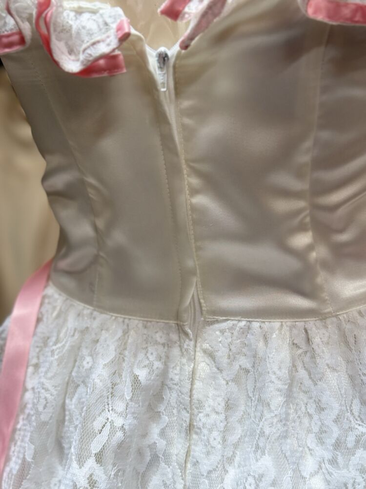 Hotbox-Vintage-South-Pasadena-California-Vintage-Gunne-Sax-Strapless-Lace-Full-Skirt-Dress_6063 Large → Hotbox Vintage