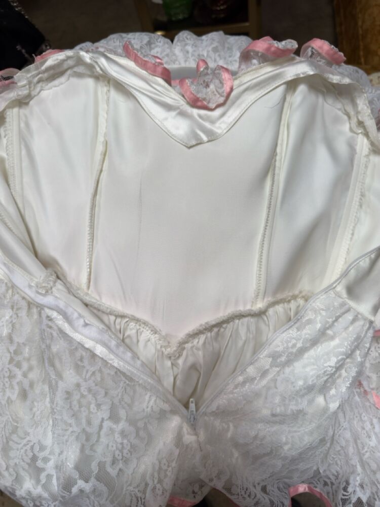 Hotbox-Vintage-South-Pasadena-California-Vintage-Gunne-Sax-Strapless-Lace-Full-Skirt-Dress_6067 Large → Hotbox Vintage