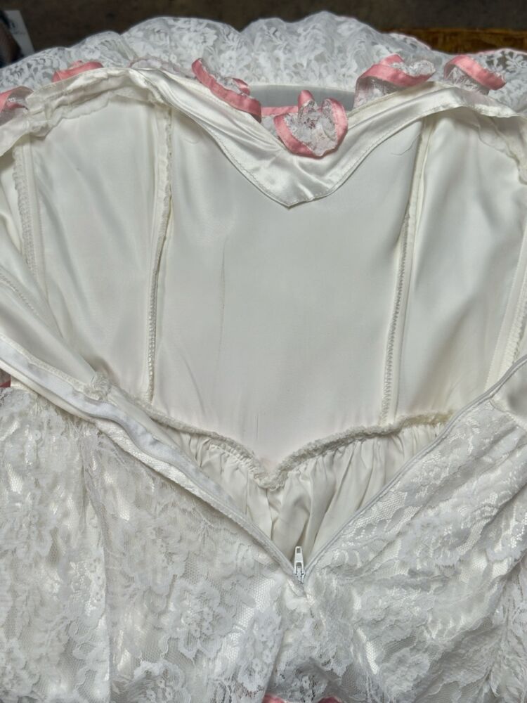 Hotbox-Vintage-South-Pasadena-California-Vintage-Gunne-Sax-Strapless-Lace-Full-Skirt-Dress_6068 Large → Hotbox Vintage