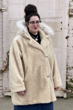Hotbox-Vintage-South-Pasadena-California-Vintage-Large-Faux-Fur-Coat_7033 Large