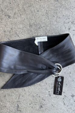 Vtg. Wide Leather Ring Belt