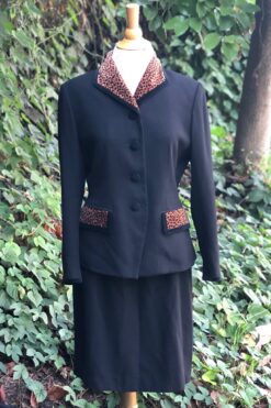 Kasper Suit Leopard Print Details - Small