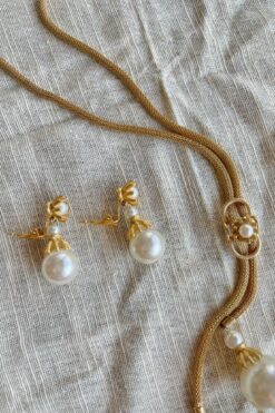 Vintage Faux Pearls and Gold Lariat Necklace and Earring Set
