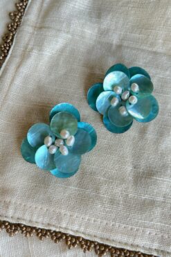 90s Shell Flower Earrings with Pearls - Clip on