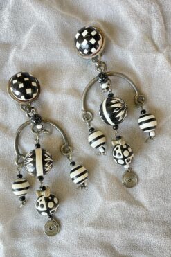 Vintage Black and White Chandelier Dangle Earrings – Clip On