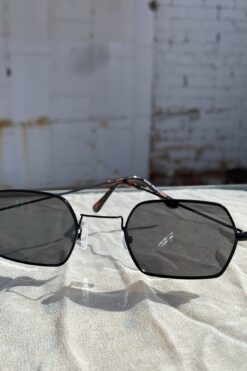 Scorpio Black Sunnies