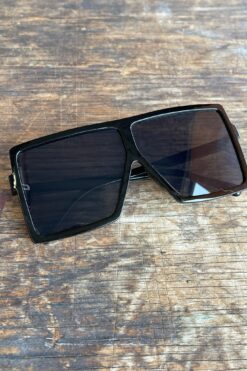 Black Oversized Frames Sunnies