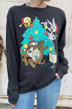 Christmas with Bugs Bunny and Friends Long Sleeve T-shirt - Medium