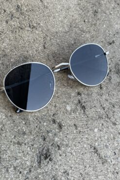 Silver Leo Sunnies